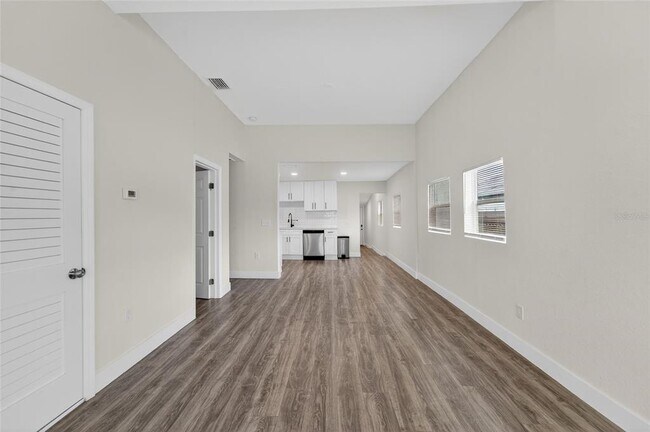 Building Photo - 2525 W Beach St