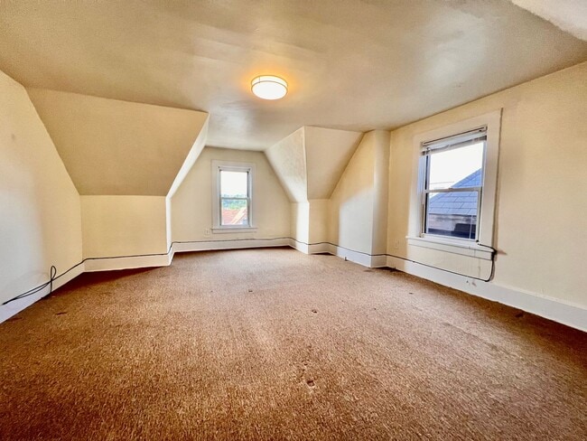 Building Photo - Spacious 1BR apartment with office/ 2nd bedroom.