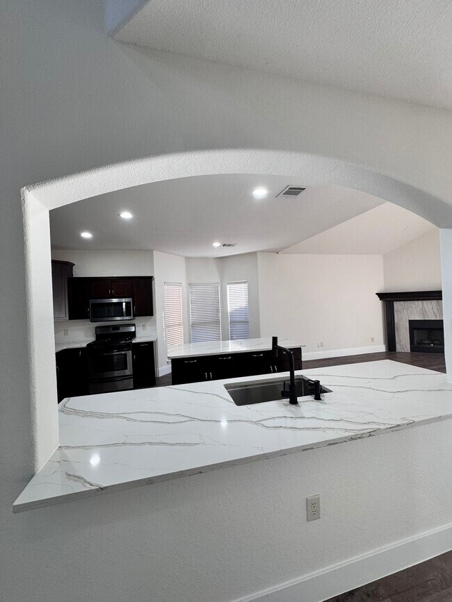 Building Photo - 15833 Bent Rose Way