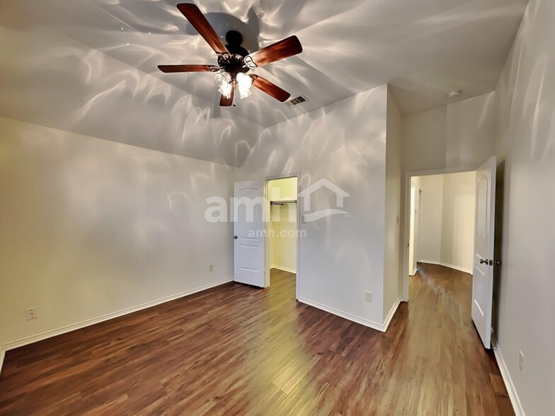 Building Photo - 1323 Laura Hills Ln