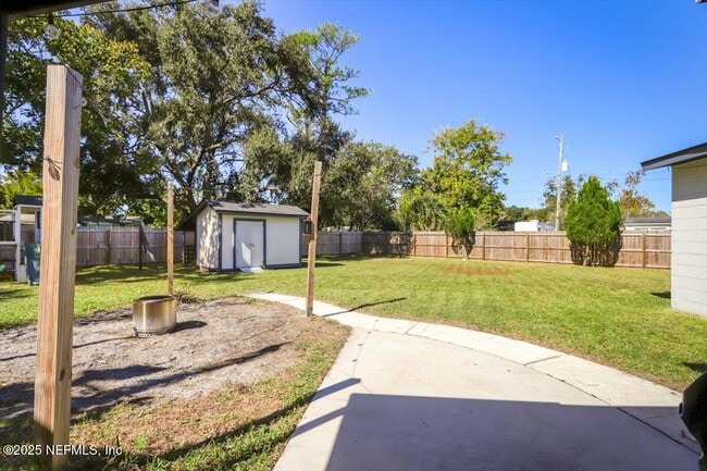 Building Photo - 3506 Claridge Rd E