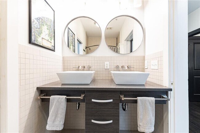 Building Photo - 1300 DeKalb Ave NE