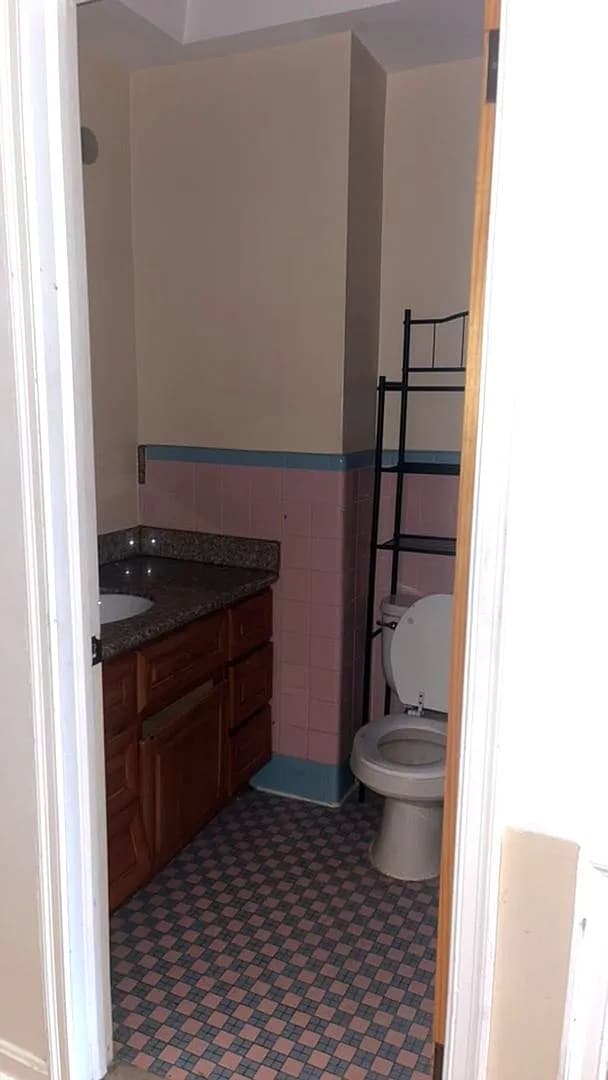 Building Photo - This 3-Bedroom/1-Bathroom Townhome