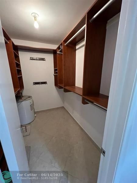 Building Photo - 351 NE 19th Pl