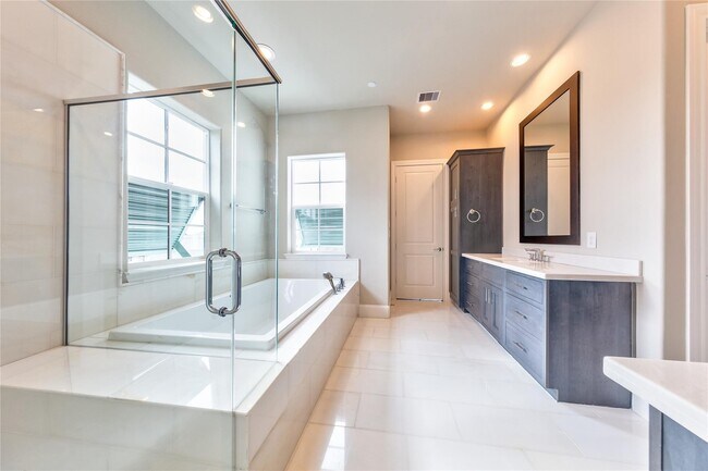 Building Photo - 2702 Harvard St