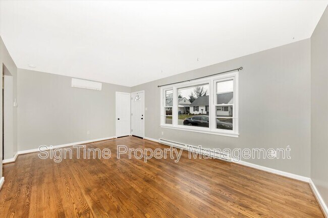 Building Photo - 11025 Rosewood Dr