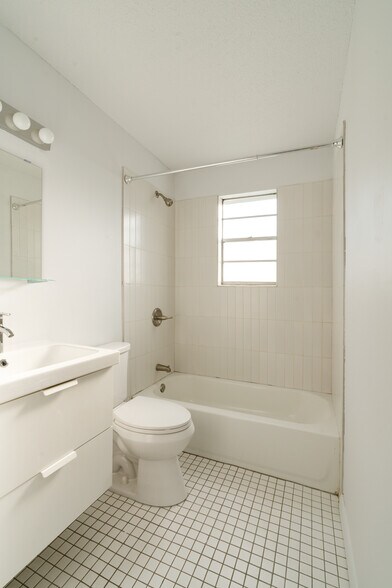 Building Photo - 1337 Vinton Ave