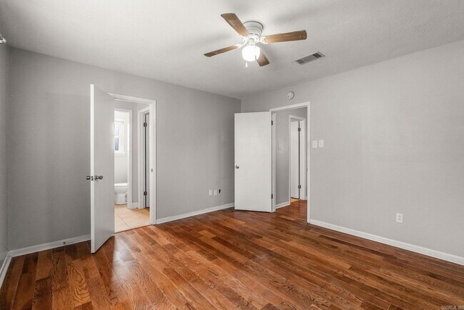 Building Photo - 1708 War Eagle Dr