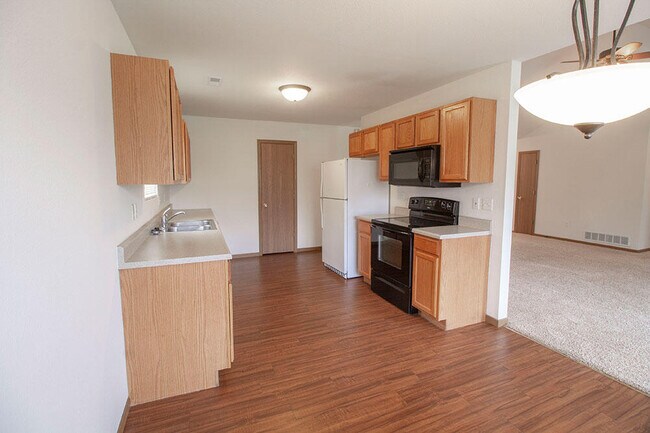 Building Photo - 1601 Smiley Ln