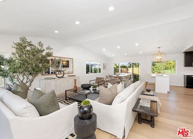 Building Photo - 3852 Sherview Dr