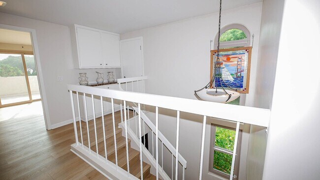 Building Photo - Updated 4BR Townhome in La Jolla Shores He...