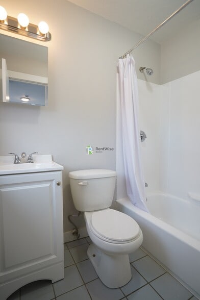 Building Photo - 592 Cambridge St