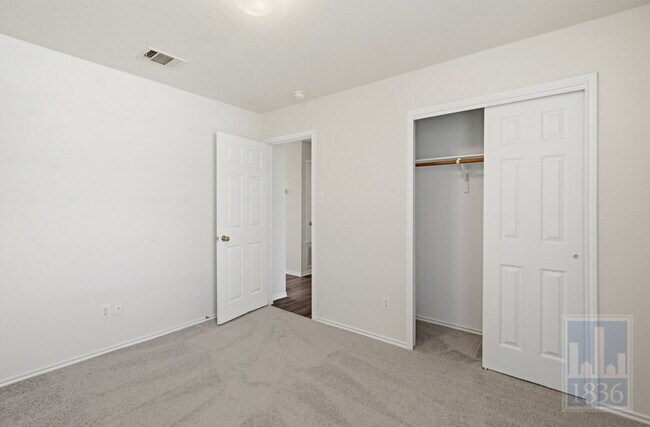 Building Photo - 228 Pearl Lake Dr