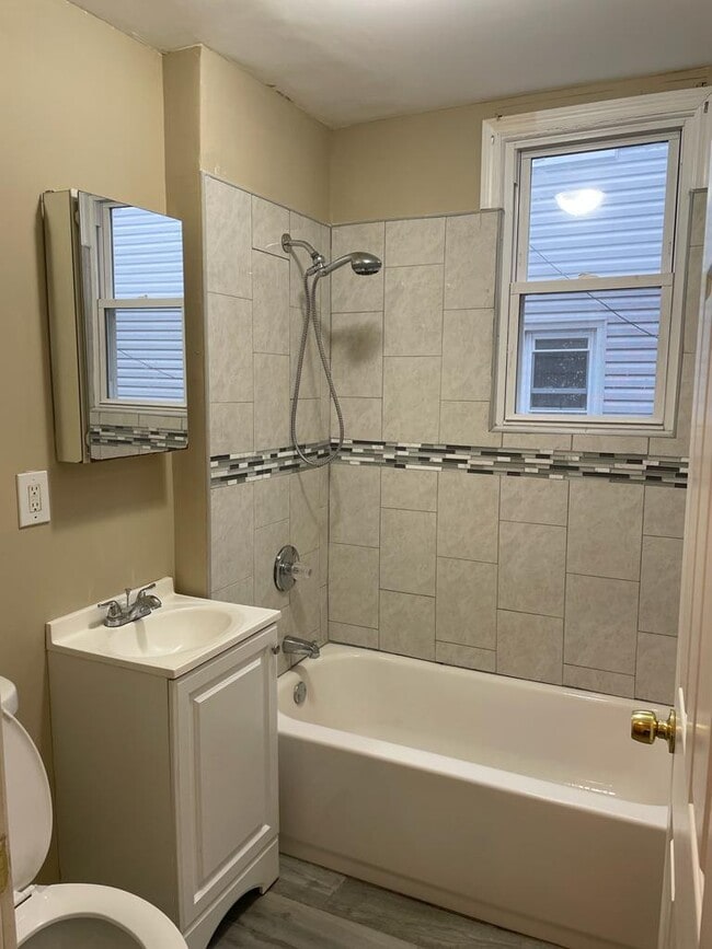 Building Photo - 22 Underwood St