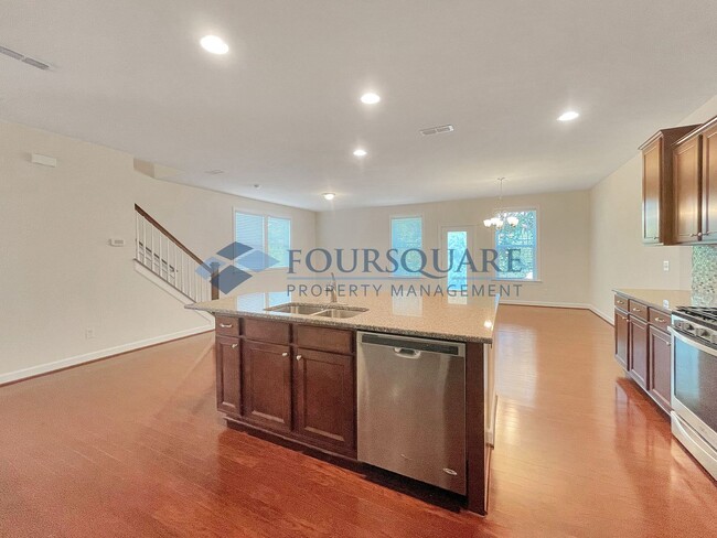 Building Photo - Spacious End-Unit Townhome with 2-Car Garage & Private Patio – Near Beaver Creek & Downtown Apex