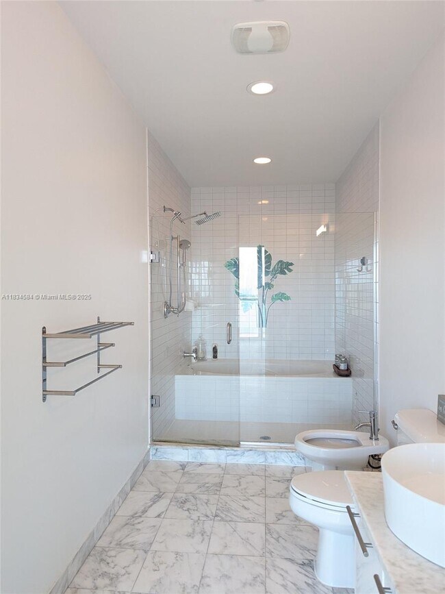 Building Photo - 888 Biscayne Blvd