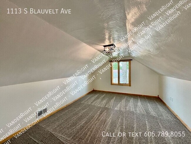 Building Photo - 1113 S Blauvelt Ave