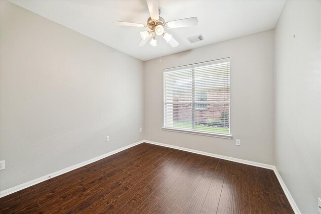 Building Photo - 1315 Varese Dr