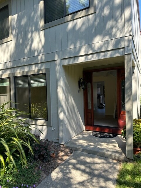 Building Photo - 301 Albion Ct