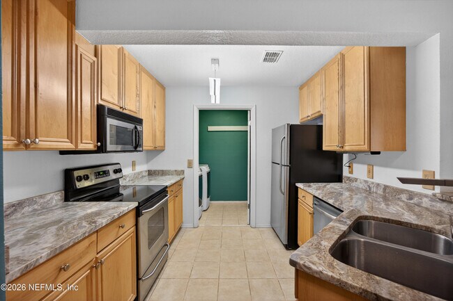 Building Photo - 11 Arbor Club Dr