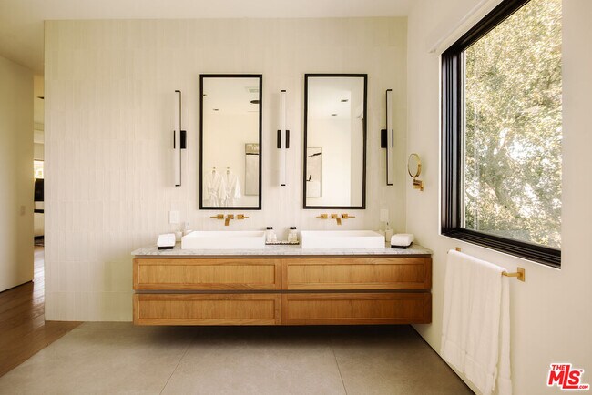 Building Photo - 13331 Mulholland Dr