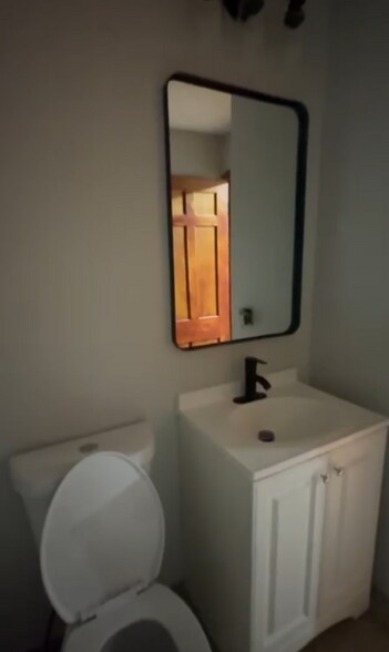 Building Photo - 5536 Dalewood Ave