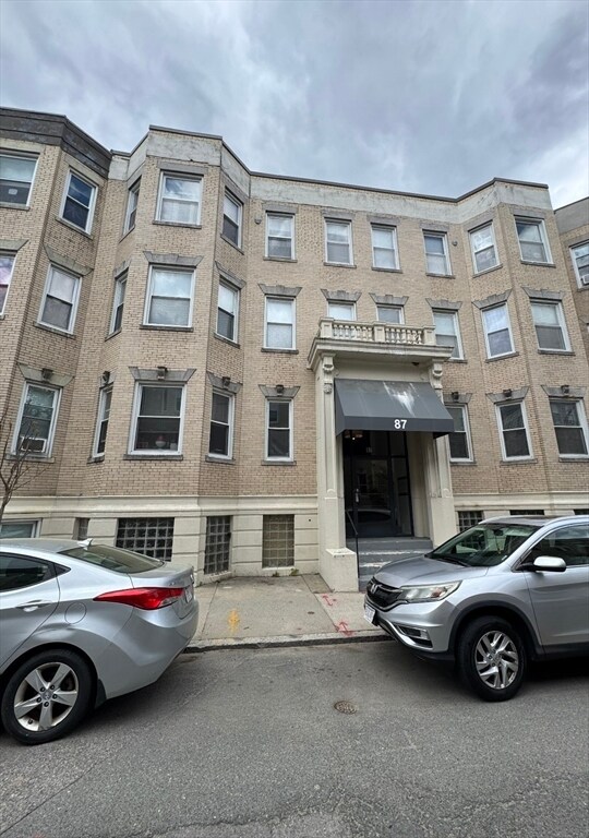 Building Photo - 87 Gordon St