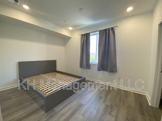Building Photo - 317 N 41st St