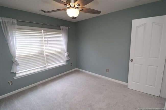 Building Photo - 137 Palmdale Ct