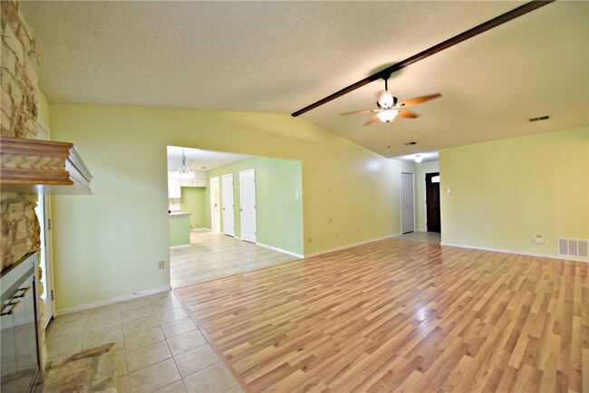 Building Photo - 4604 Pelham Dr