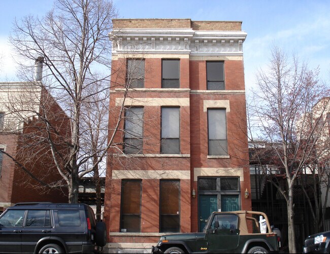 3rd Floor Penthouse Unit - 1708 N Bissell St