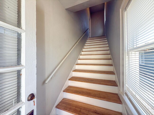 Building Photo - 1410-1412 Kings Highway