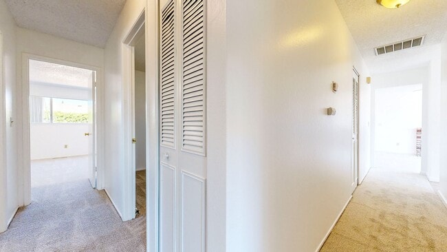 Building Photo - 4 Bedroom 2 Full Bathroom Single Family Ho...