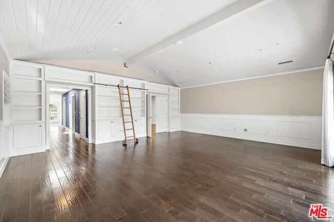 Building Photo - 1147 Centinela Ave