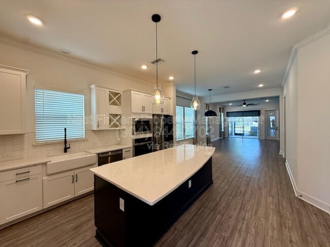 Building Photo - 119 Martha Ct.