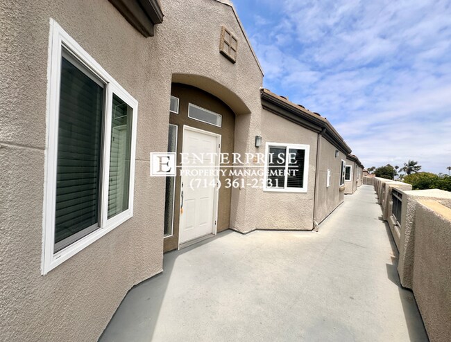Building Photo - Top-Floor 2-Bed Condo in Huntington Beach | Walk to Beach