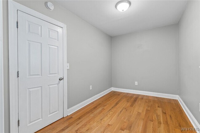 Building Photo - 2342 Seneca St