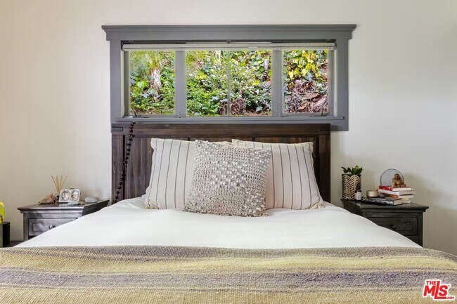 Building Photo - 12208 Laurel Terrace Dr