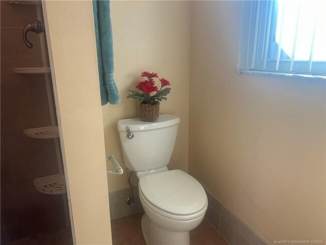 Building Photo - 1467 SE Andrews St