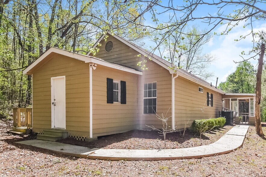 Building Photo - 1466 Fall Creek Trce