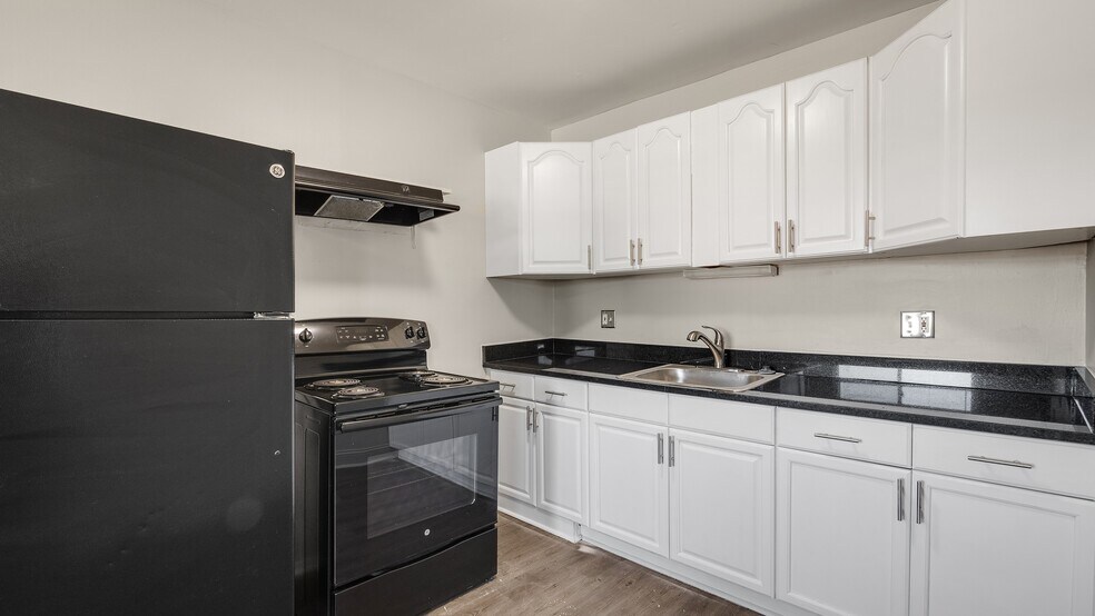 1BR - Classic Kitchen - Sunrise at Lincoln