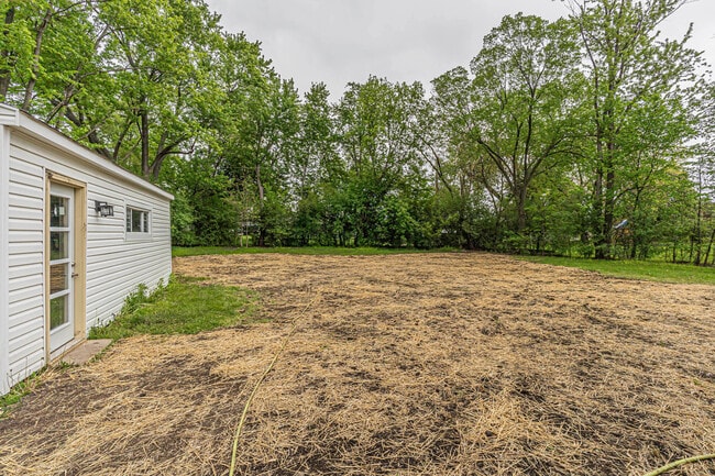 Building Photo - 1055 N Bluebonnet Ln