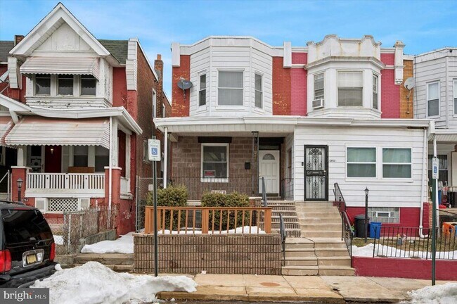 Building Photo - 5753 Hunter St