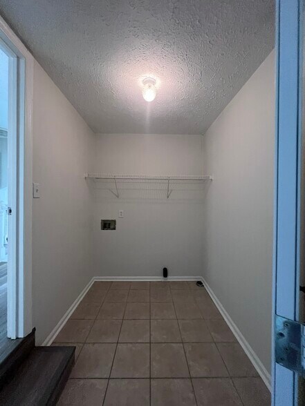 Building Photo - 141 S Birchwood Dr