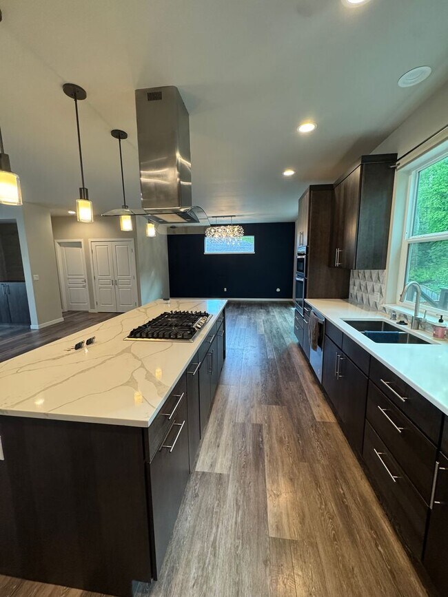 Building Photo - Stunning home in desirable Eagle River neighborhood