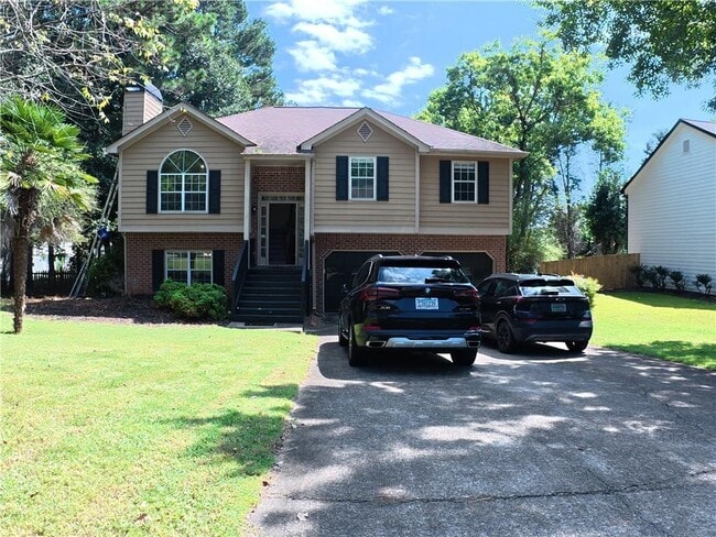 Building Photo - 2575 Overlake Dr