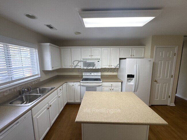 Building Photo - 102 Wyndham Ct