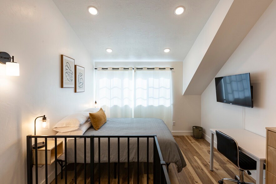 Building Photo - 96 S 100 E