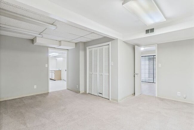 Building Photo - Large Home in Guilford Hills, Hardwood Flo...