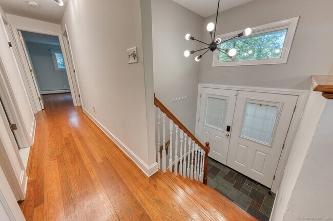 Building Photo - 16 Westgate Ln